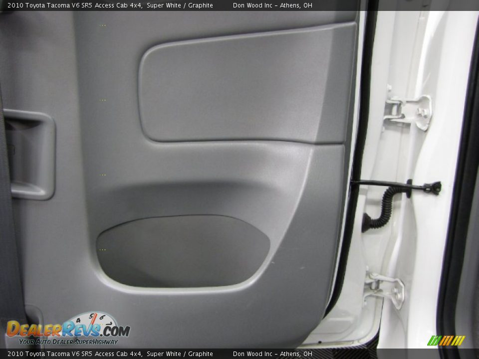 2010 Toyota Tacoma V6 SR5 Access Cab 4x4 Super White / Graphite Photo #17