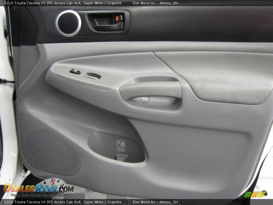 2010 Toyota Tacoma V6 SR5 Access Cab 4x4 Super White / Graphite Photo #18
