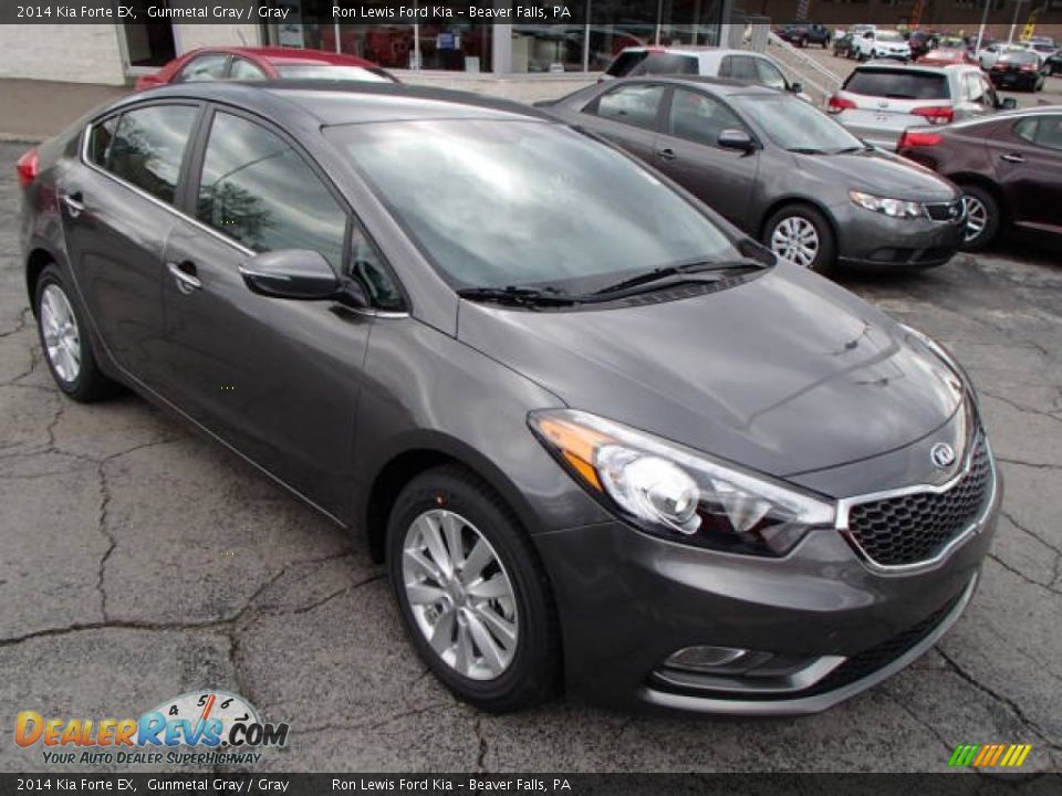 Front 3/4 View of 2014 Kia Forte EX Photo #2