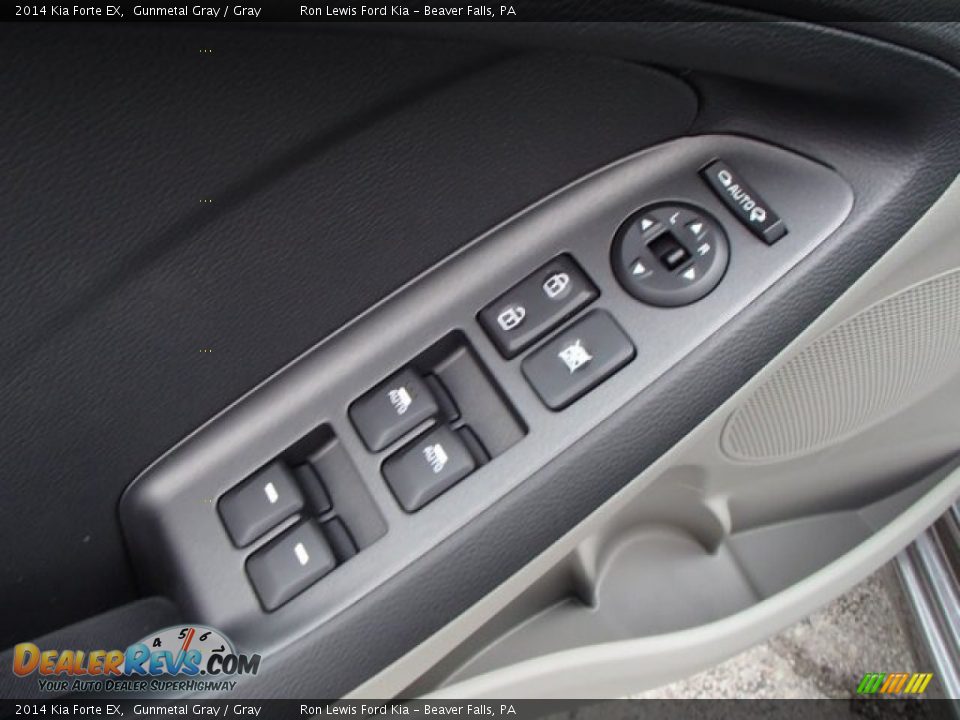 Controls of 2014 Kia Forte EX Photo #15