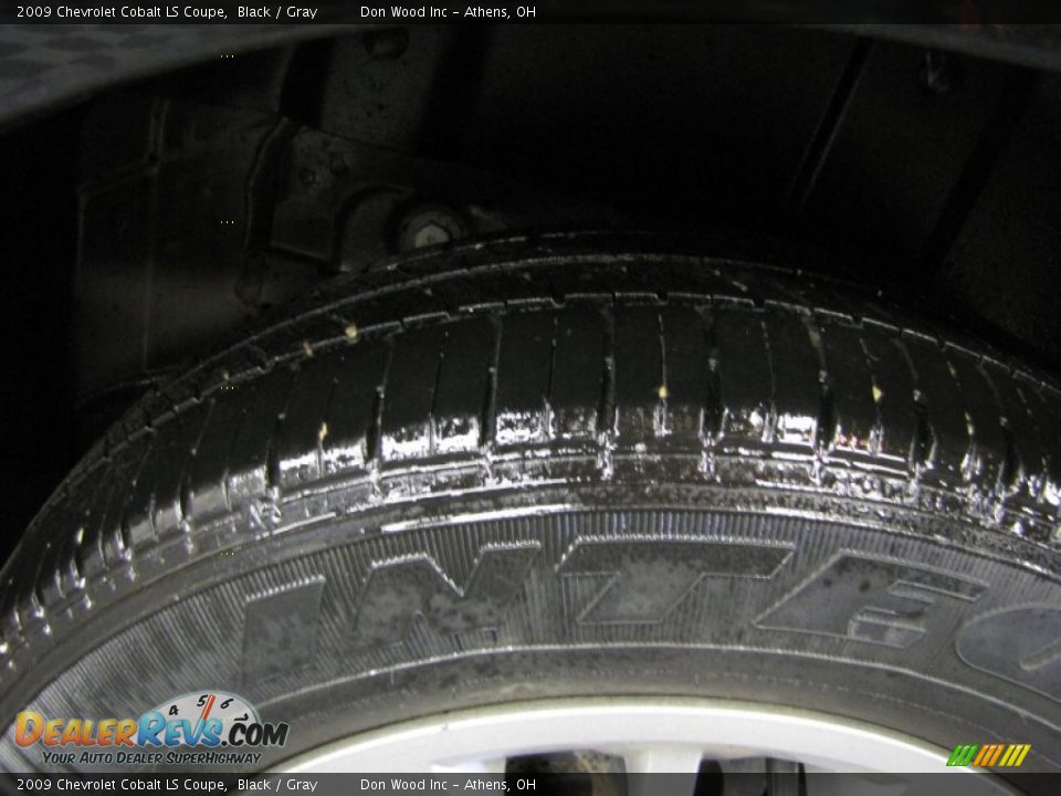 2009 Chevrolet Cobalt LS Coupe Black / Gray Photo #29