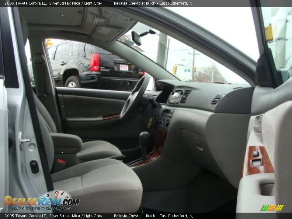 2005 Toyota Corolla LE Silver Streak Mica / Light Gray Photo #8