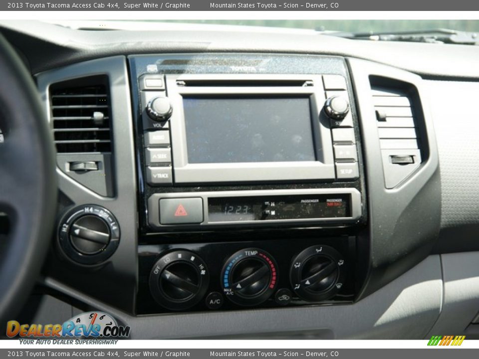 2013 Toyota Tacoma Access Cab 4x4 Super White / Graphite Photo #6