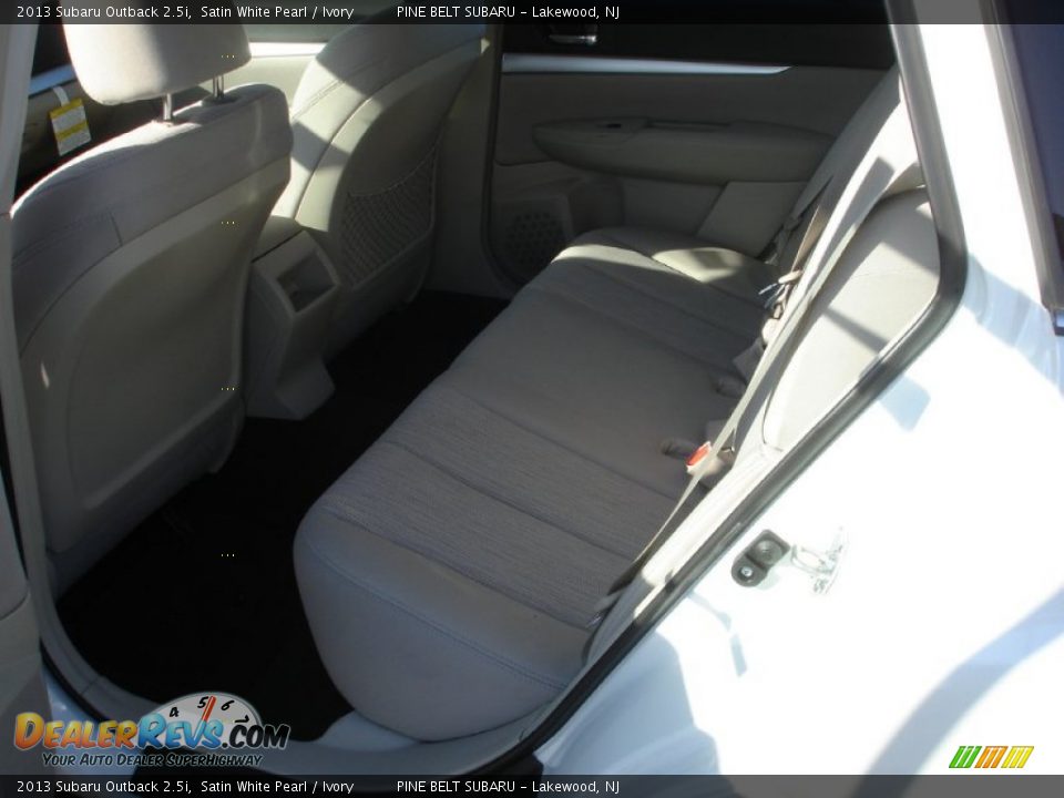 2013 Subaru Outback 2.5i Satin White Pearl / Ivory Photo #11
