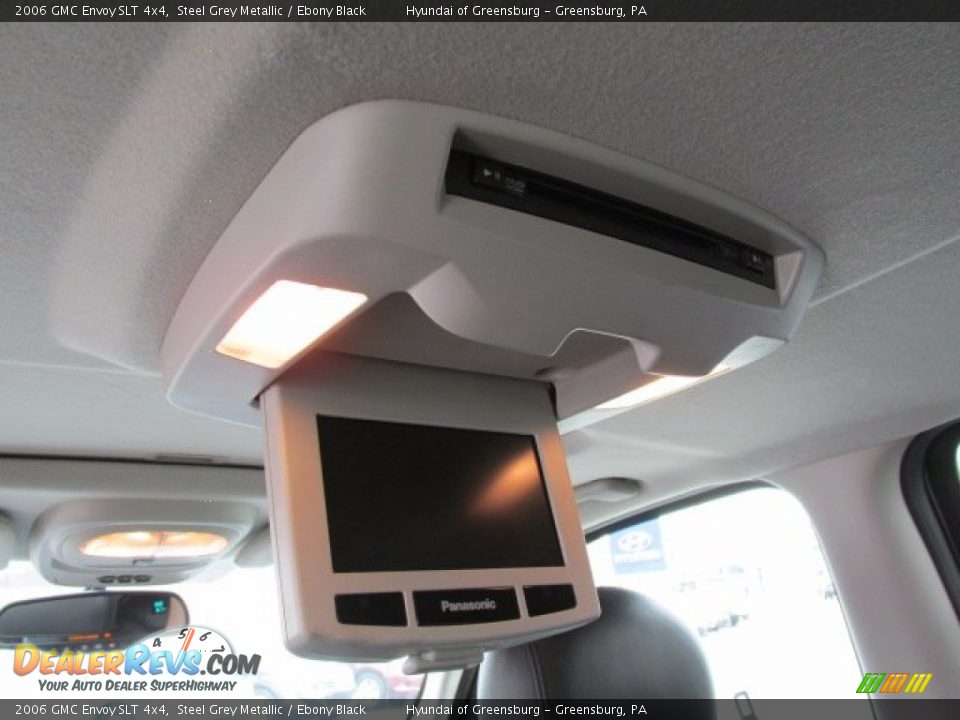 Entertainment System of 2006 GMC Envoy SLT 4x4 Photo #11