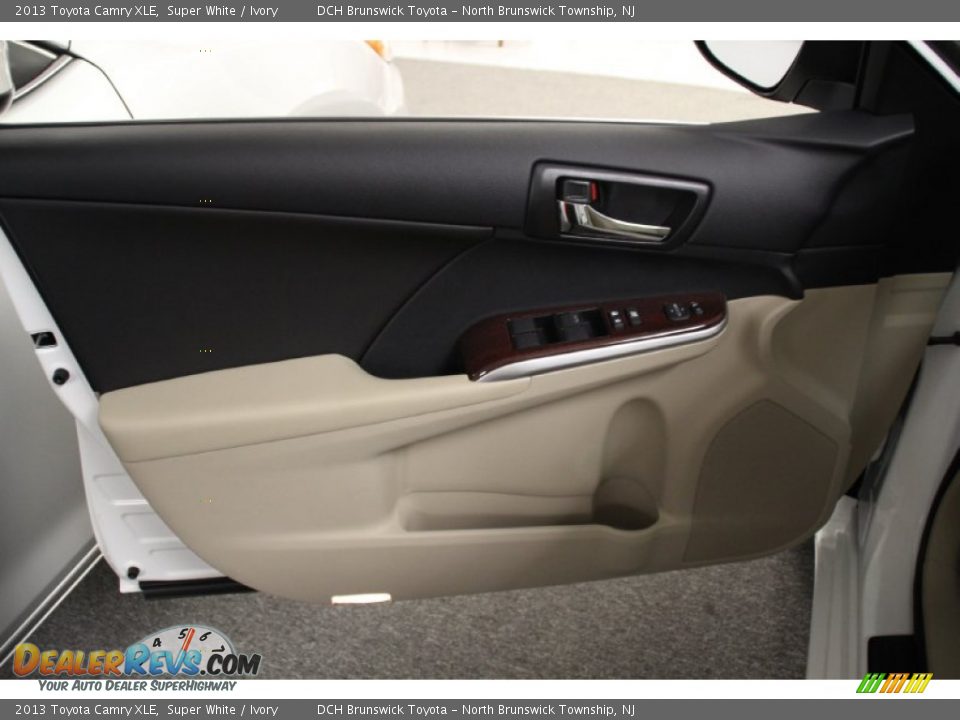 2013 Toyota Camry XLE Super White / Ivory Photo #3
