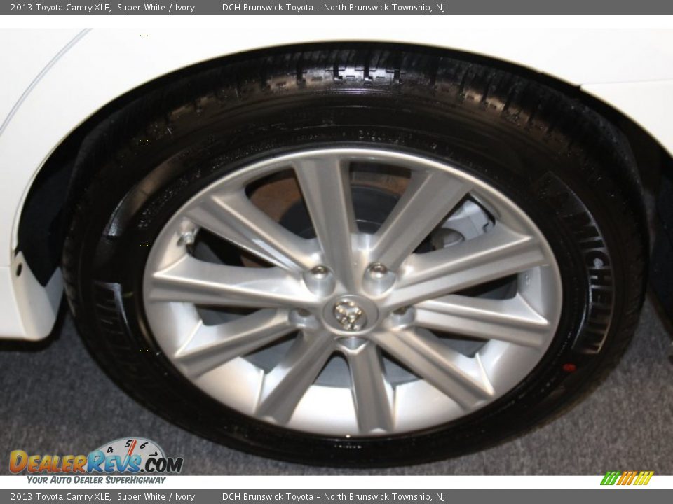 2013 Toyota Camry XLE Super White / Ivory Photo #5