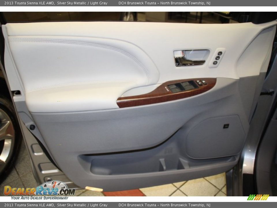 2013 Toyota Sienna XLE AWD Silver Sky Metallic / Light Gray Photo #5