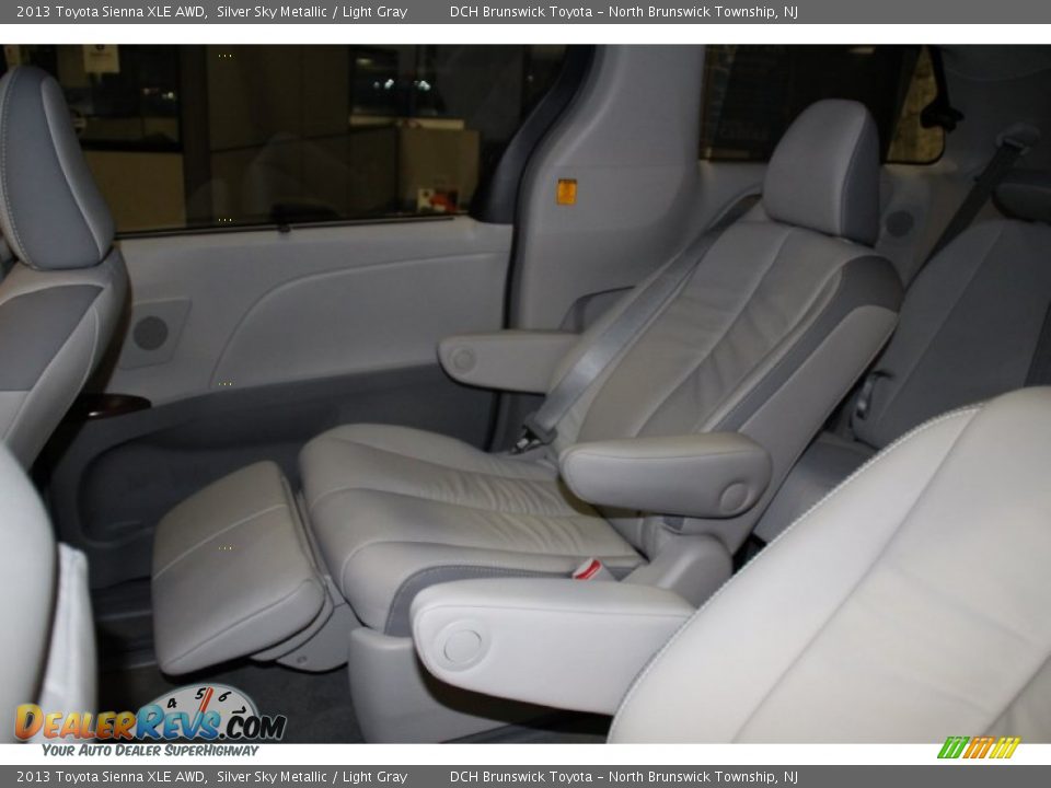 2013 Toyota Sienna XLE AWD Silver Sky Metallic / Light Gray Photo #8