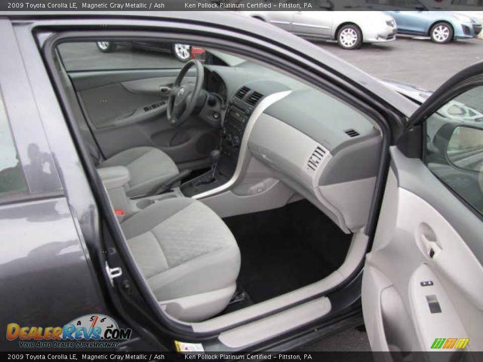 2009 Toyota Corolla LE Magnetic Gray Metallic / Ash Photo #19