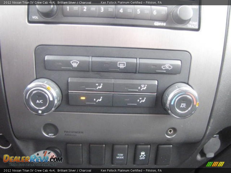 2012 Nissan Titan SV Crew Cab 4x4 Brilliant Silver / Charcoal Photo #31