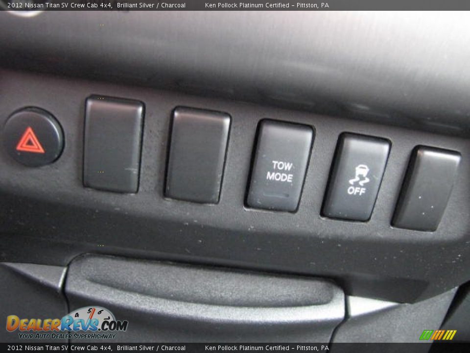 2012 Nissan Titan SV Crew Cab 4x4 Brilliant Silver / Charcoal Photo #32