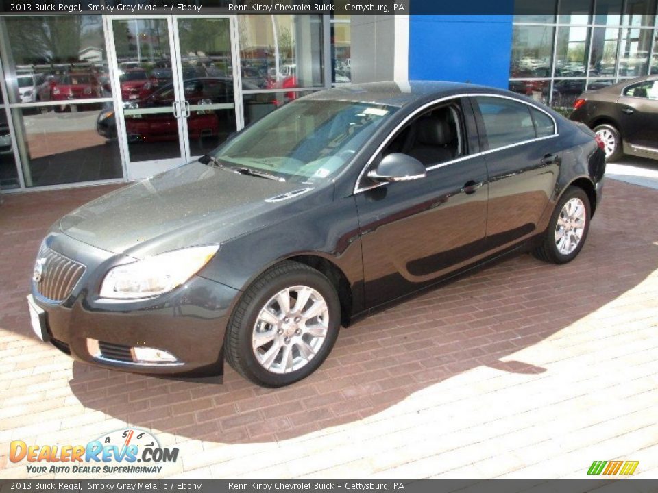 Front 3/4 View of 2013 Buick Regal  Photo #10