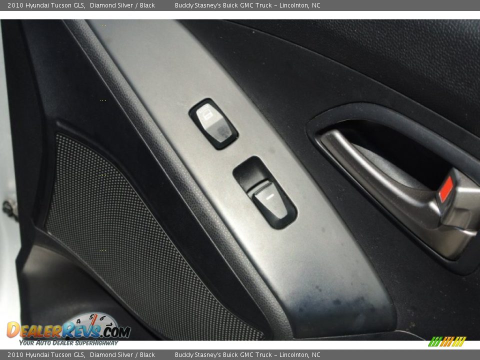 2010 Hyundai Tucson GLS Diamond Silver / Black Photo #21