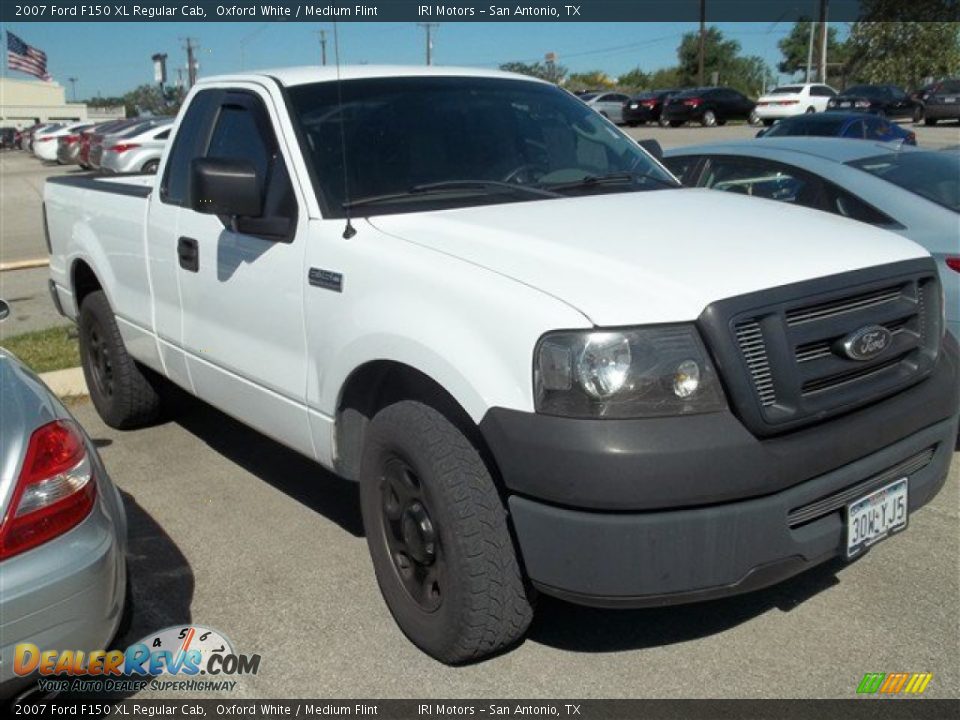 2007 Ford F150 XL Regular Cab Oxford White / Medium Flint Photo #2