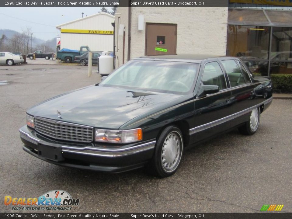 Front 3/4 View of 1996 Cadillac DeVille Sedan Photo #9
