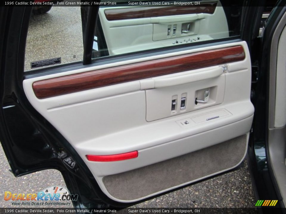 Door Panel of 1996 Cadillac DeVille Sedan Photo #16