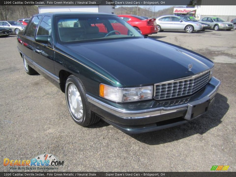 Front 3/4 View of 1996 Cadillac DeVille Sedan Photo #36