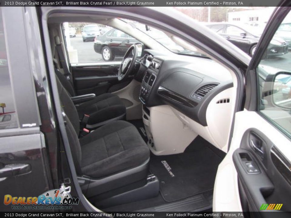 2013 Dodge Grand Caravan SXT Brilliant Black Crystal Pearl / Black/Light Graystone Photo #16