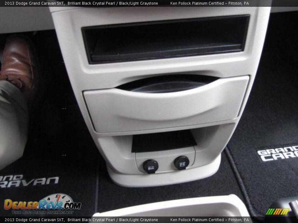 2013 Dodge Grand Caravan SXT Brilliant Black Crystal Pearl / Black/Light Graystone Photo #30