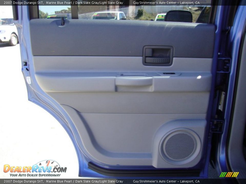 Door Panel of 2007 Dodge Durango SXT Photo #23