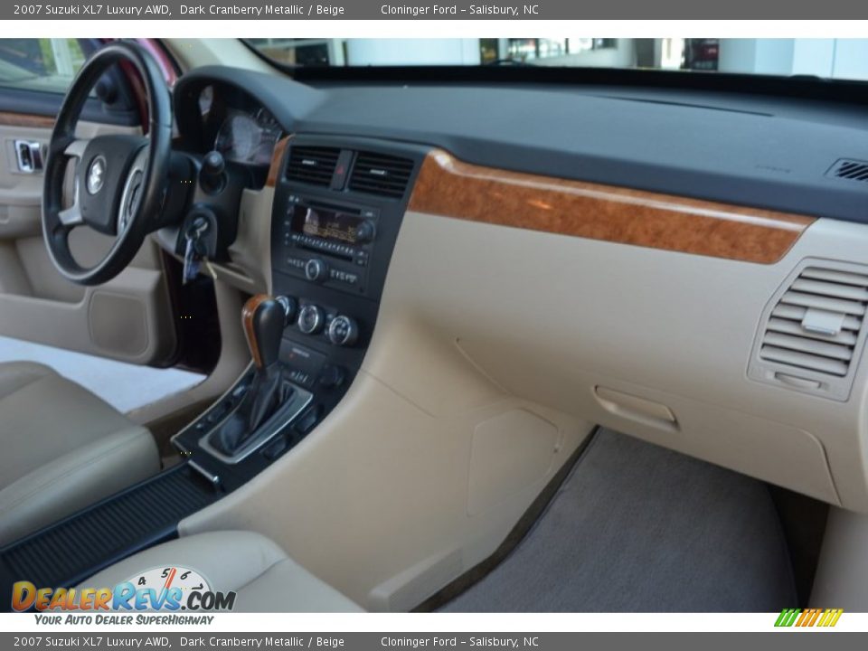 Dashboard of 2007 Suzuki XL7 Luxury AWD Photo #16