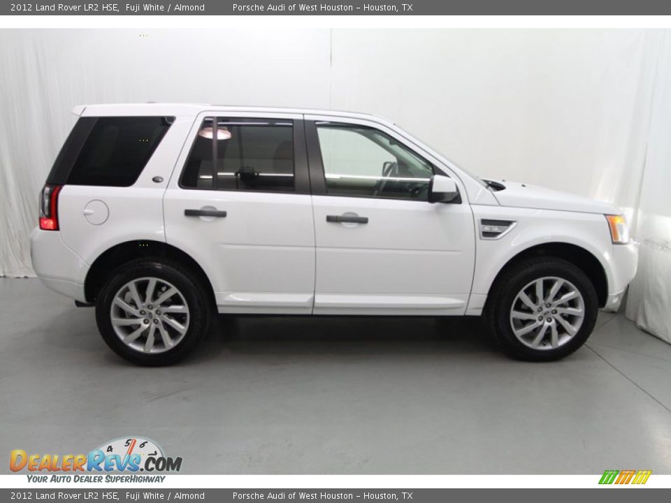 2012 Land Rover LR2 HSE Fuji White / Almond Photo #2