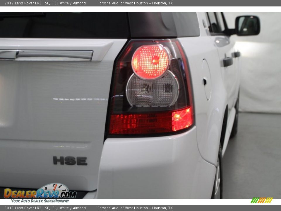 2012 Land Rover LR2 HSE Fuji White / Almond Photo #7