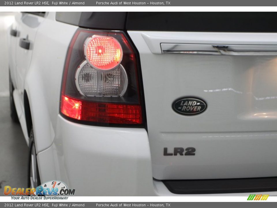 2012 Land Rover LR2 HSE Fuji White / Almond Photo #9