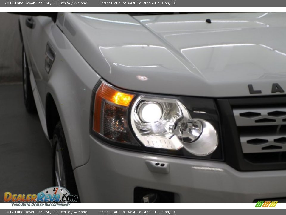 2012 Land Rover LR2 HSE Fuji White / Almond Photo #10