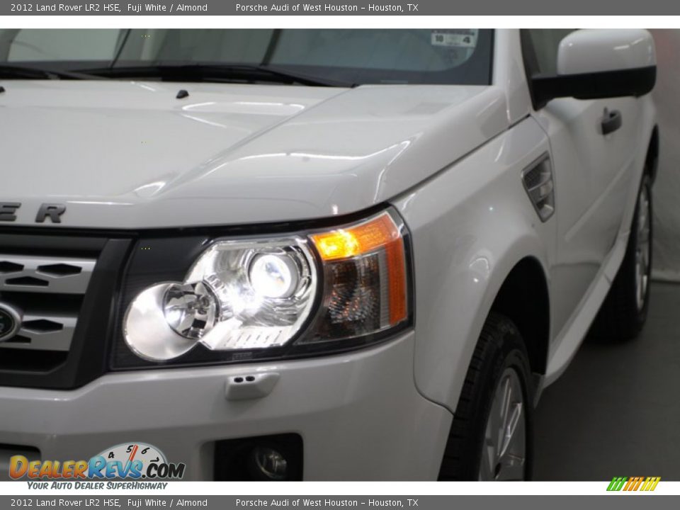 2012 Land Rover LR2 HSE Fuji White / Almond Photo #15