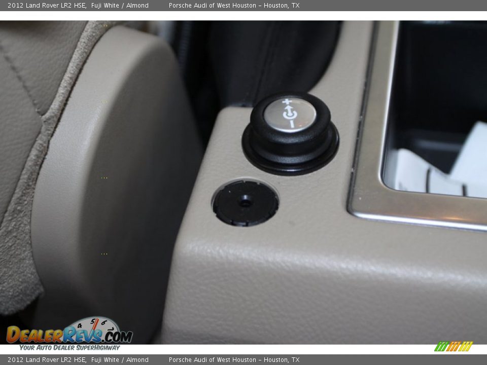 2012 Land Rover LR2 HSE Fuji White / Almond Photo #24