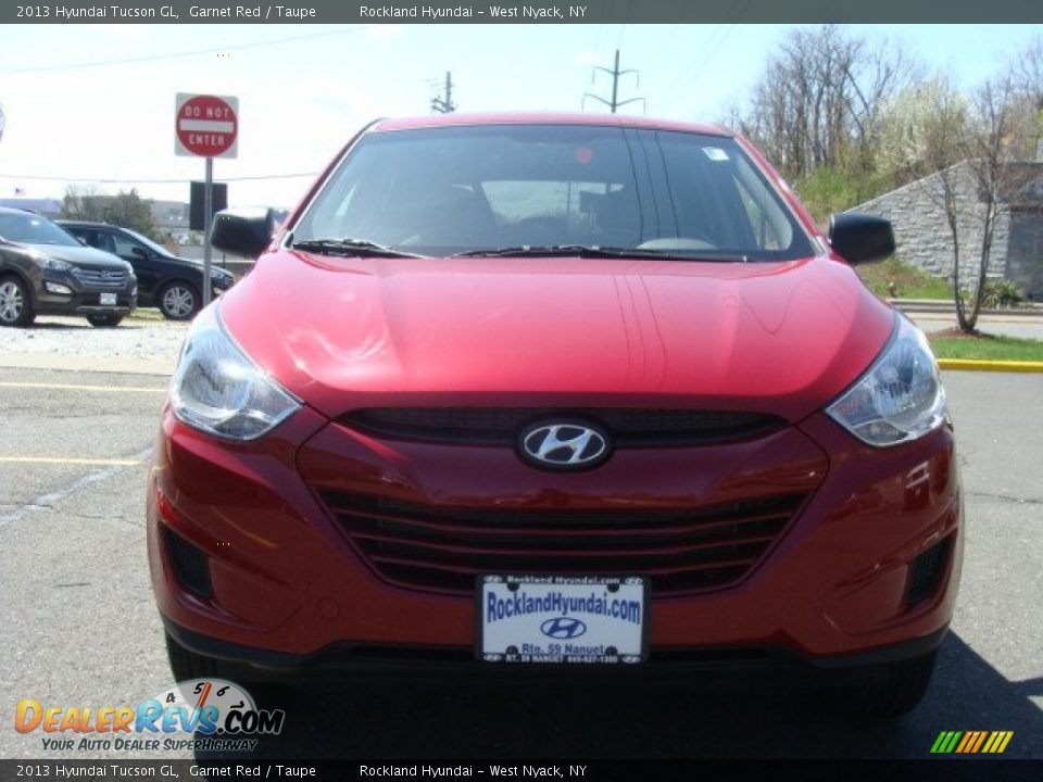 2013 Hyundai Tucson GL Garnet Red / Taupe Photo #2