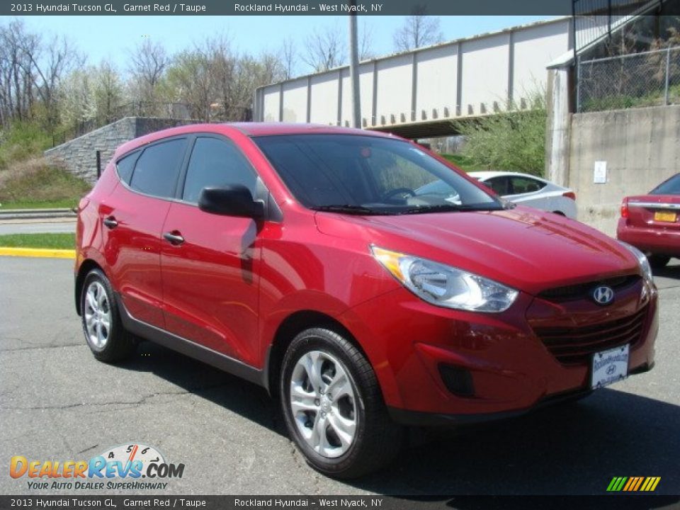 2013 Hyundai Tucson GL Garnet Red / Taupe Photo #3