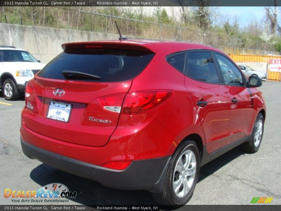 2013 Hyundai Tucson GL Garnet Red / Taupe Photo #4