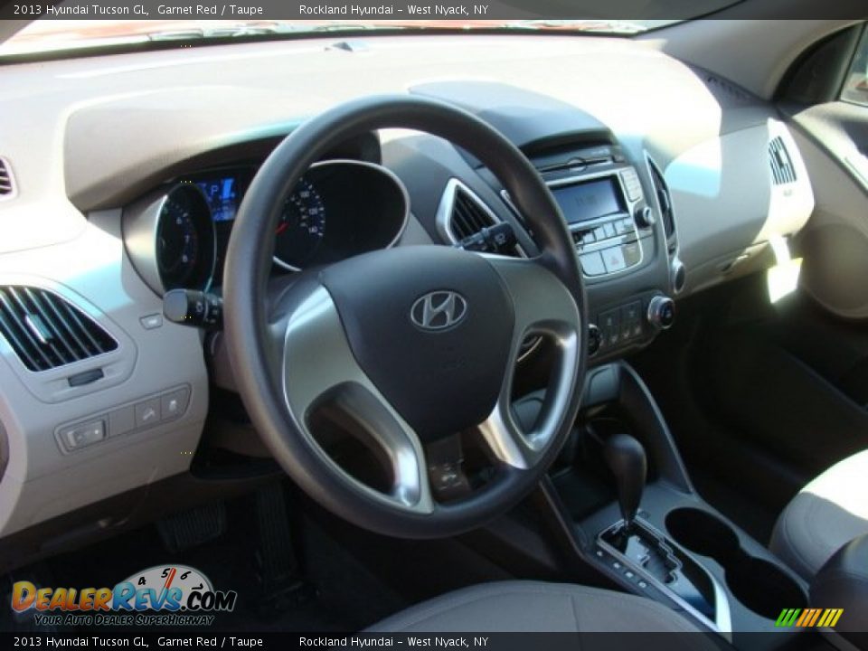 2013 Hyundai Tucson GL Garnet Red / Taupe Photo #9