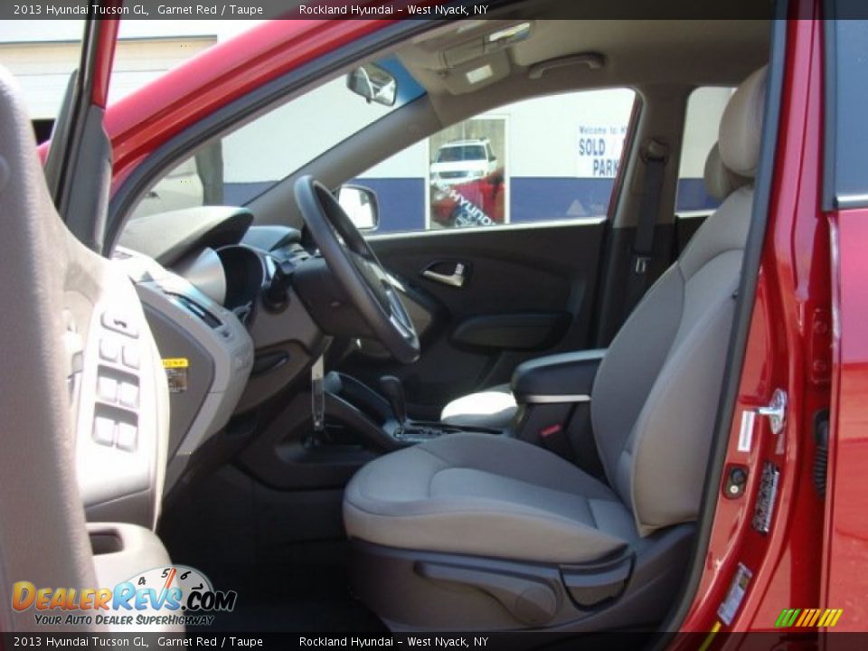 2013 Hyundai Tucson GL Garnet Red / Taupe Photo #10