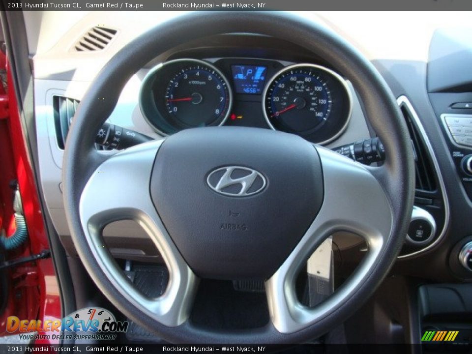 2013 Hyundai Tucson GL Garnet Red / Taupe Photo #12