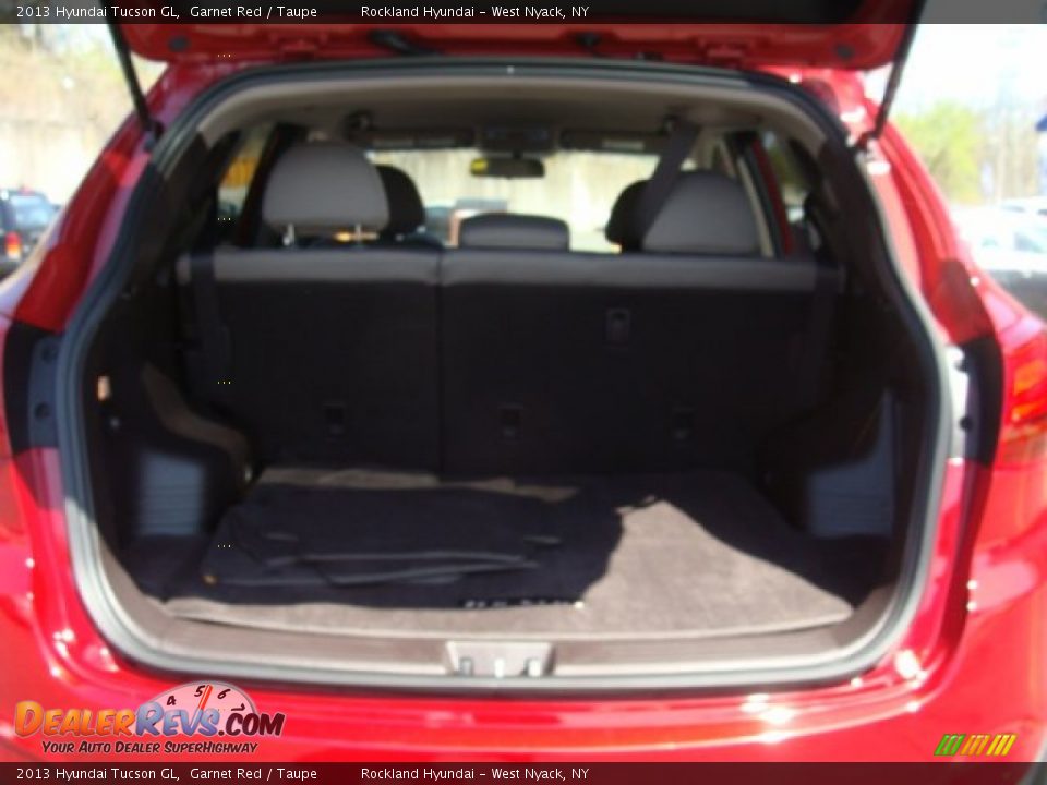 2013 Hyundai Tucson GL Garnet Red / Taupe Photo #18