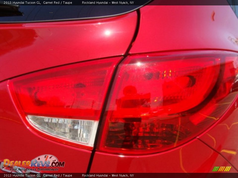 2013 Hyundai Tucson GL Garnet Red / Taupe Photo #19