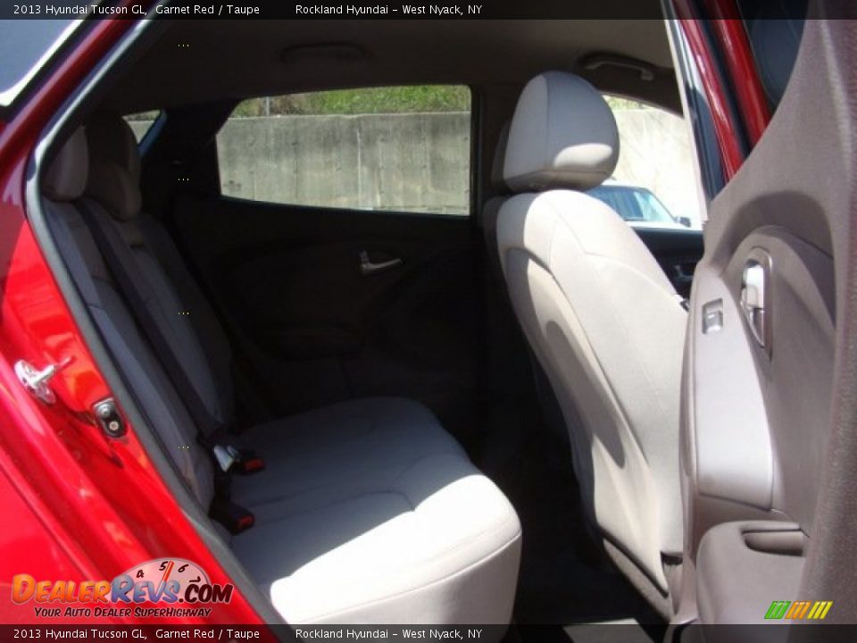 2013 Hyundai Tucson GL Garnet Red / Taupe Photo #20