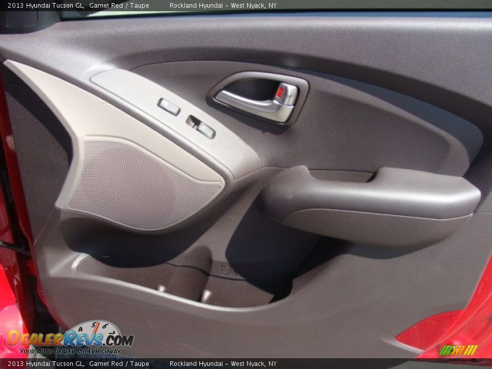 2013 Hyundai Tucson GL Garnet Red / Taupe Photo #21