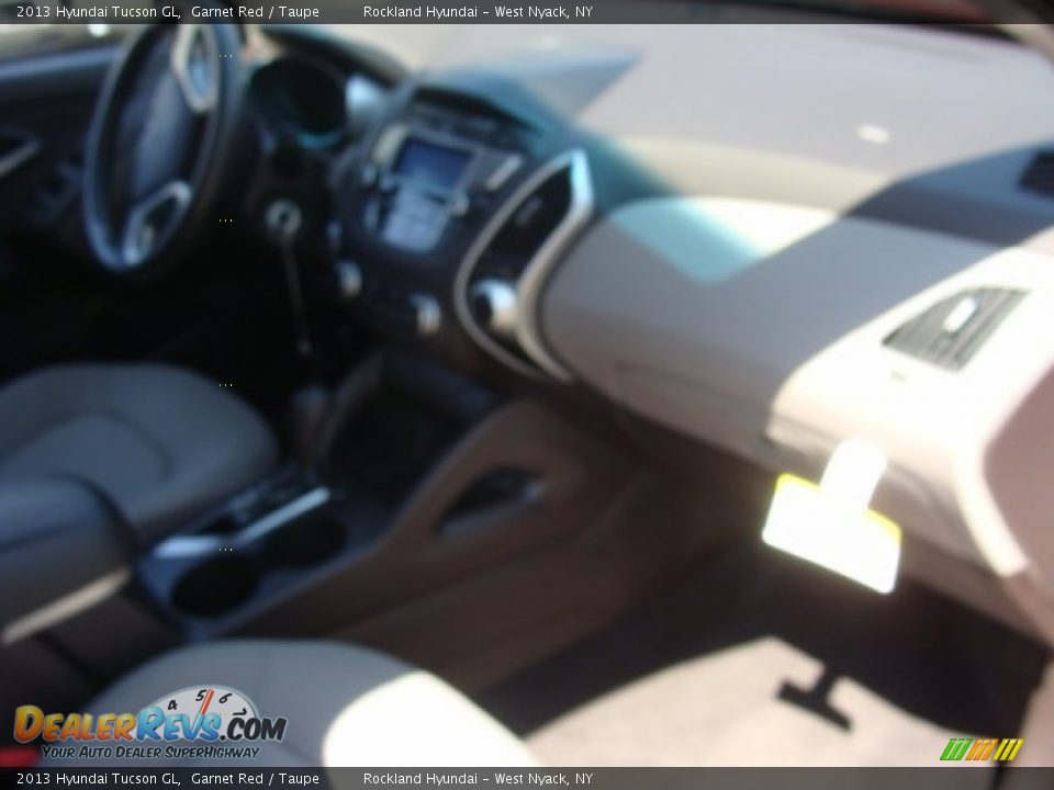 2013 Hyundai Tucson GL Garnet Red / Taupe Photo #22
