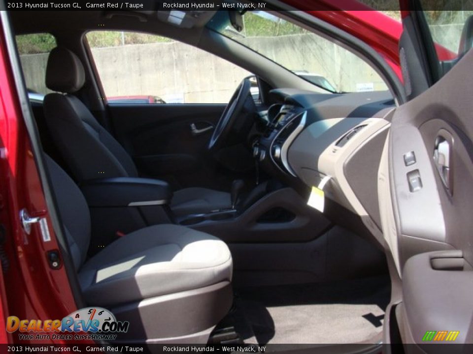 2013 Hyundai Tucson GL Garnet Red / Taupe Photo #24