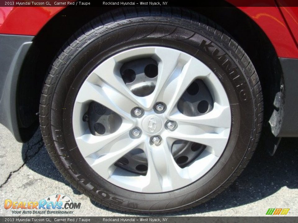 2013 Hyundai Tucson GL Garnet Red / Taupe Photo #25