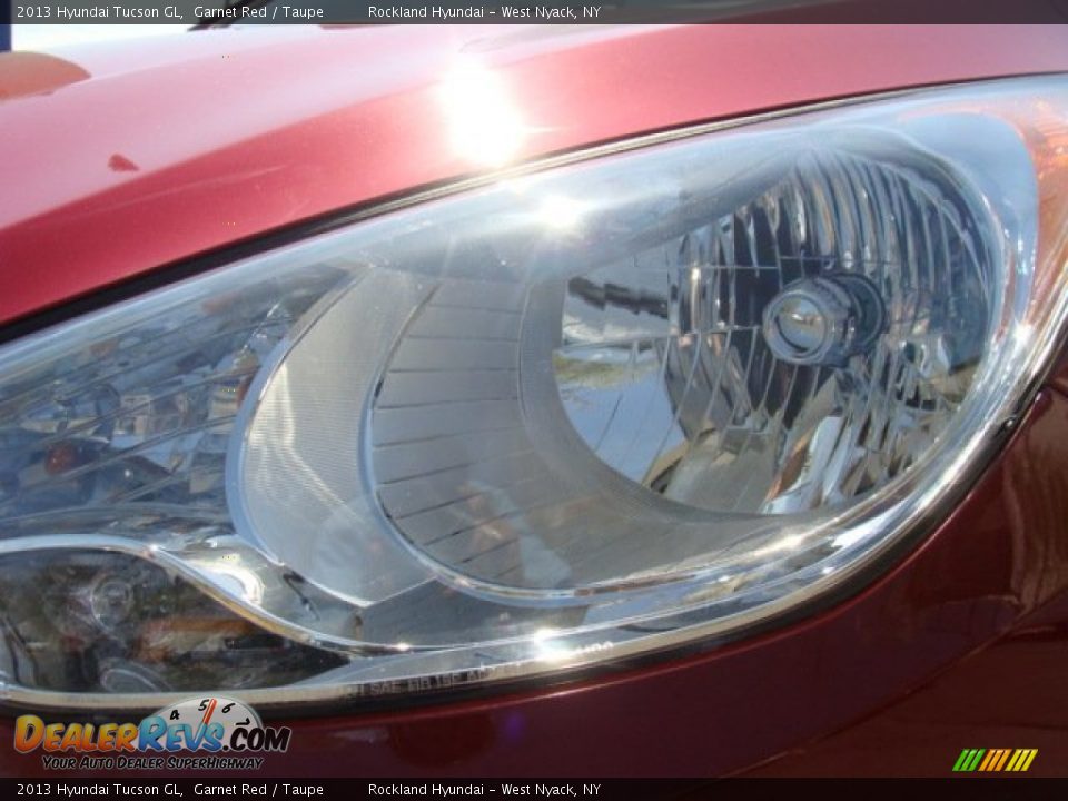 2013 Hyundai Tucson GL Garnet Red / Taupe Photo #28