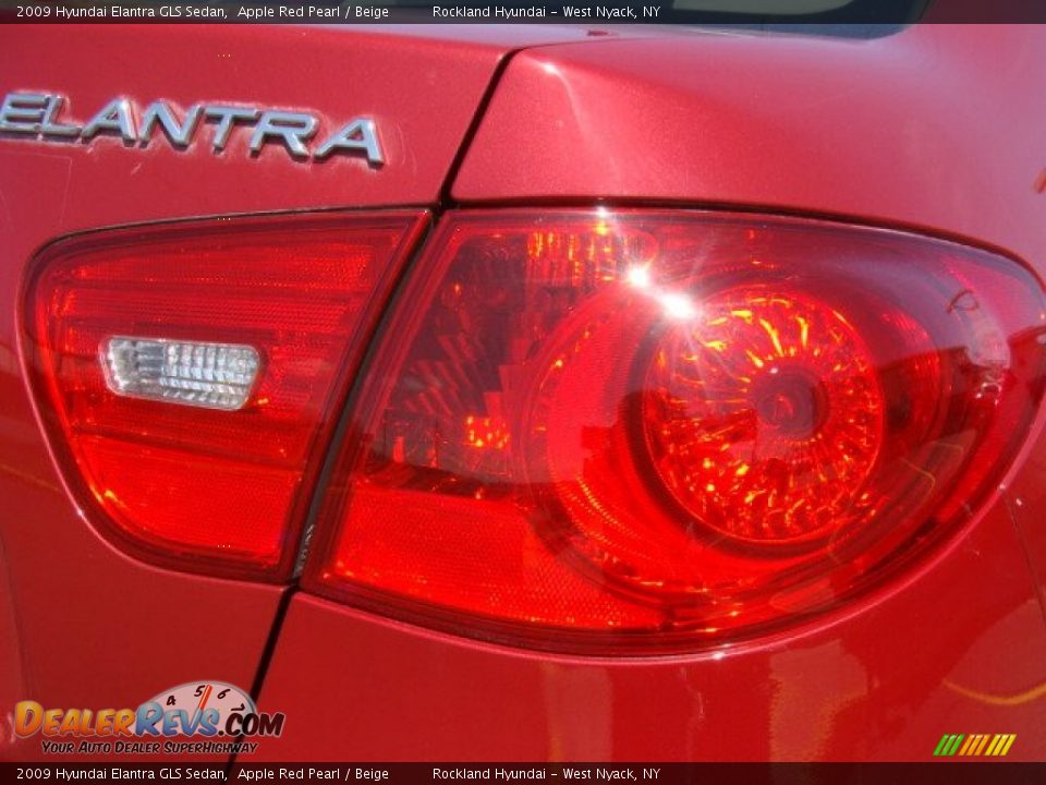 2009 Hyundai Elantra GLS Sedan Apple Red Pearl / Beige Photo #20
