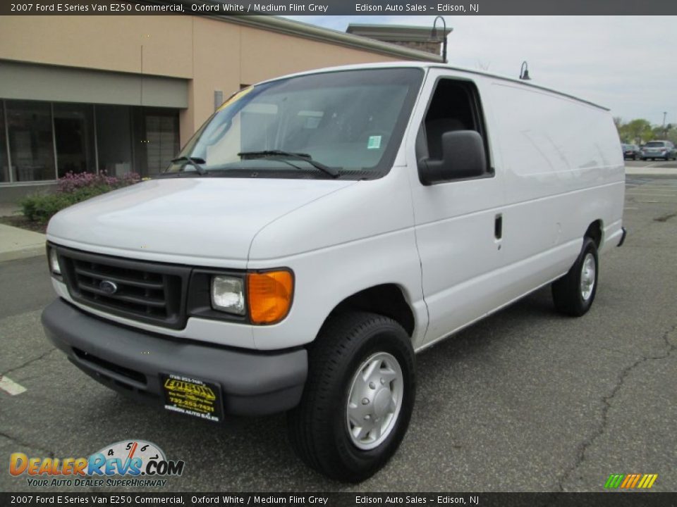 2007 Ford E Series Van E250 Commercial Oxford White / Medium Flint Grey Photo #2