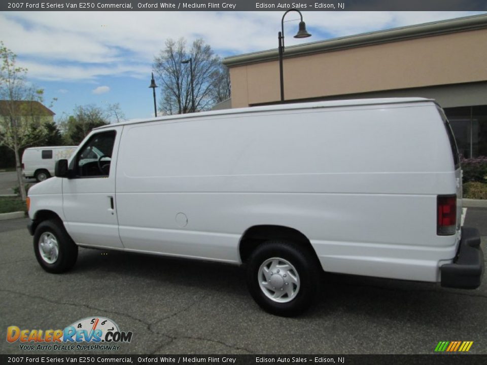 2007 Ford E Series Van E250 Commercial Oxford White / Medium Flint Grey Photo #4