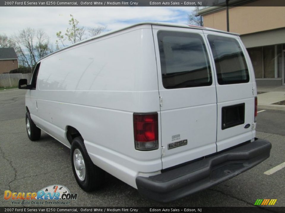 2007 Ford E Series Van E250 Commercial Oxford White / Medium Flint Grey Photo #5